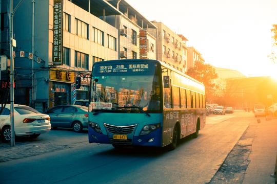 城市交通工具公交车