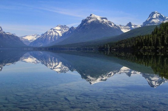 加拿大优美迷人的麦当劳湖风景