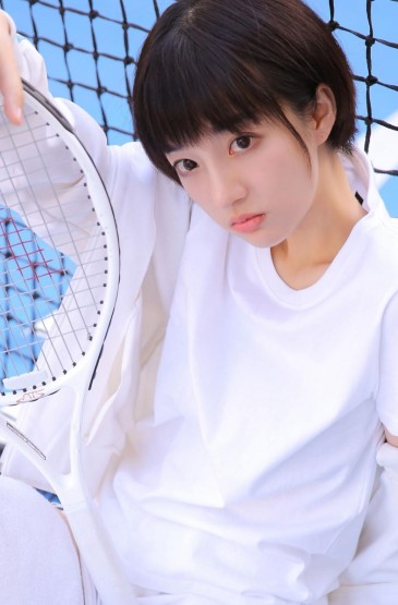 短发网球少女清纯可爱写真