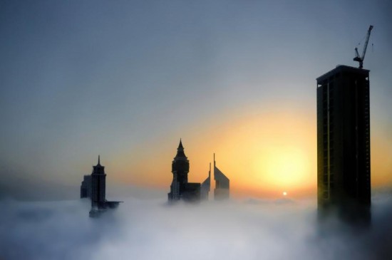 迪拜雾中仙境风景