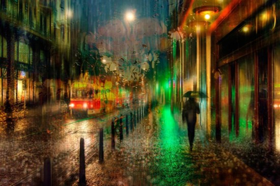 一个人雨中打伞孤单背影伤感图片