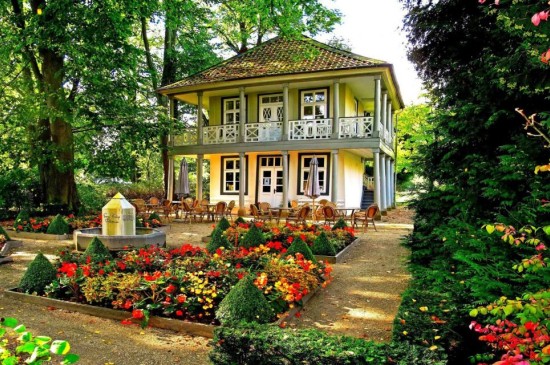 迷人别墅花园图片