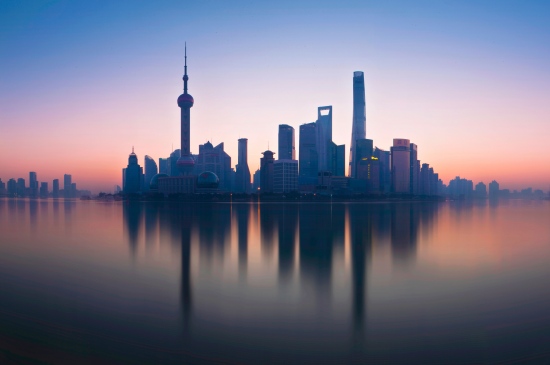 晚霞中的上海城市风光图片
