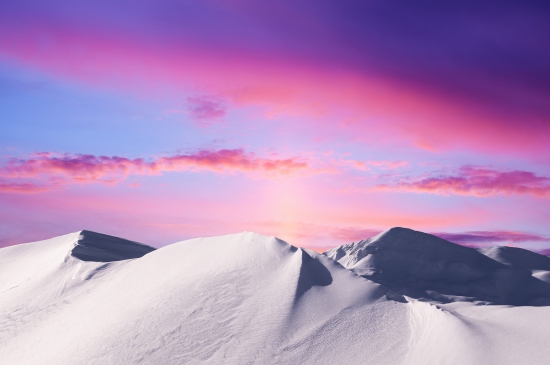 紫色晚霞与沙漠图片