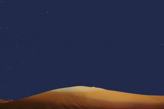 沙漠上的唯美星空图片