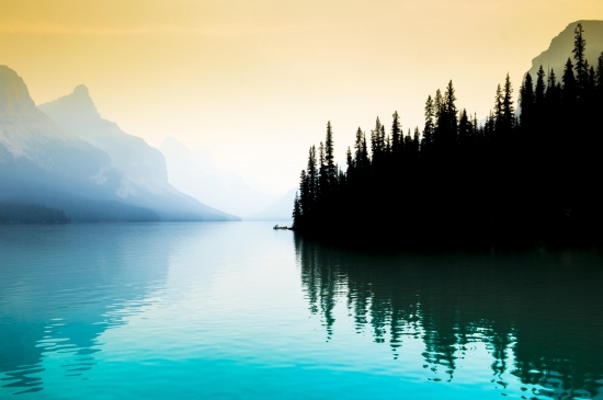 加拿大玛琳湖高清图片