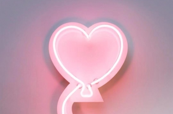 粉色灯管爱心浪漫图
