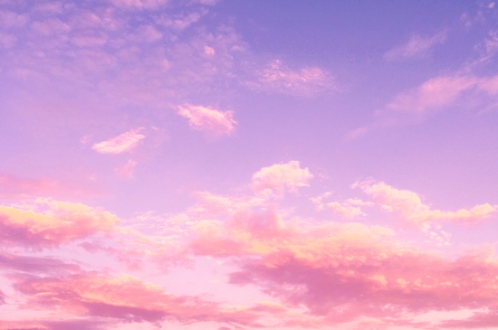 梦幻唯美的紫色天空壁纸
