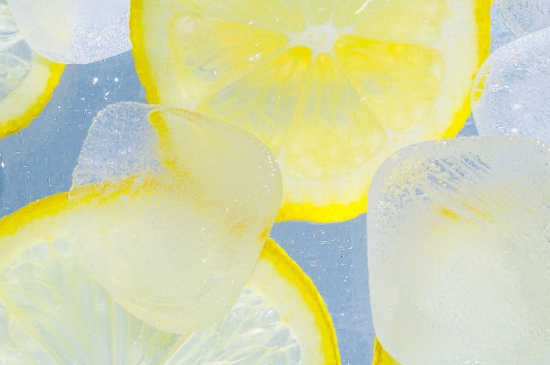 清新的柠檬与冰块