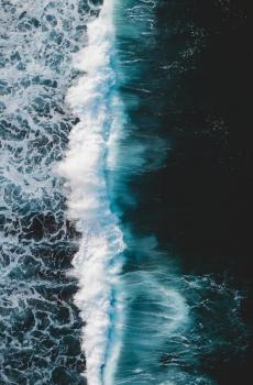 汹涌的大自然海浪
