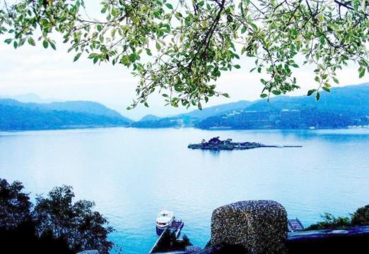 台湾日月潭的湖中风景