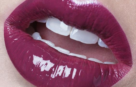 性感诱人的紫色嘴唇