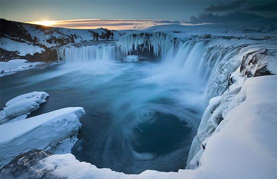 冰岛神之瀑布