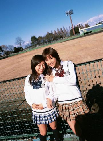 日本清纯女学生校园写真