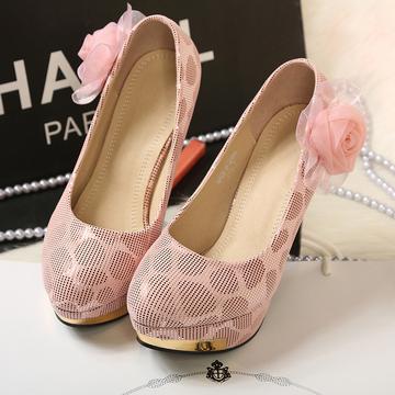 粉色花朵蕾丝婚鞋