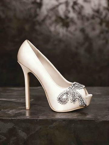 甜美新娘必备的蝴蝶结婚鞋