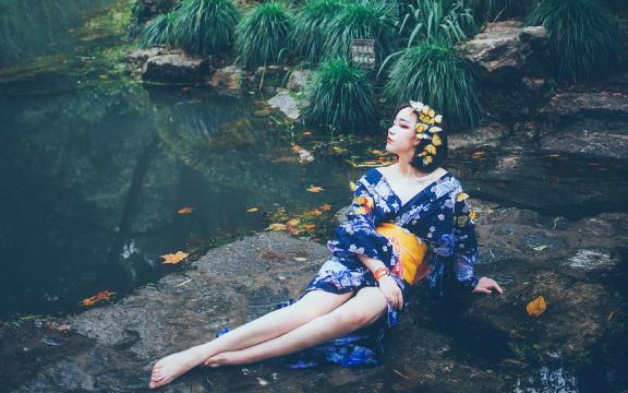 日本和服浓妆美女性感妩媚户外写真