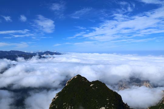 雨过天晴的西岳华山美丽云海奇观