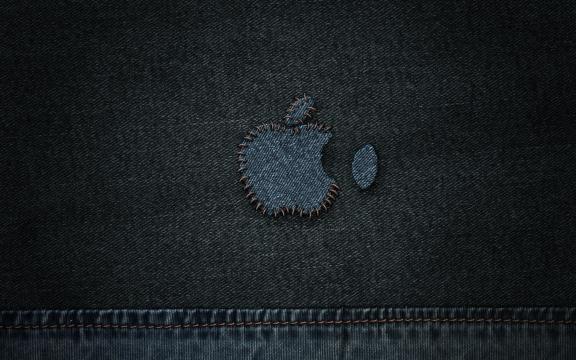 牛仔裤上的苹果标志