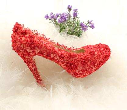 红色蕾丝婚鞋