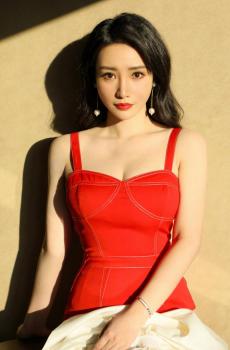 性感女神柳岩妩媚气质红裙子写真
