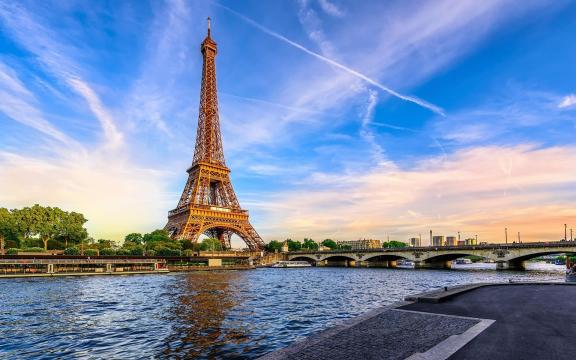 巴黎埃菲尔铁塔风光