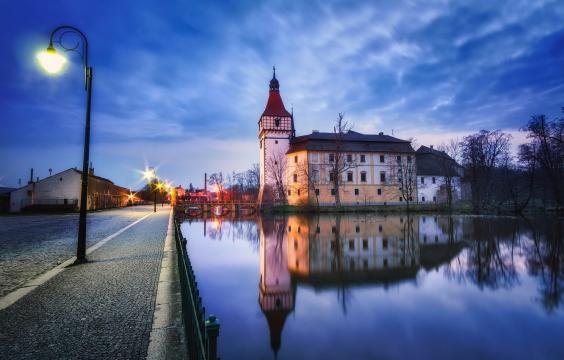 捷克唯一的水城堡-布拉特纳城堡