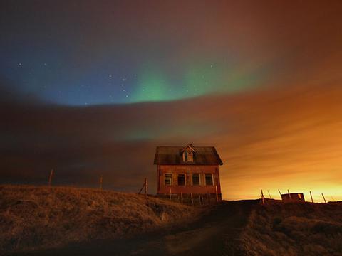 冰岛上的北极光