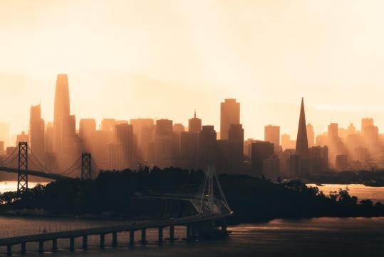 黄昏光线中的旧金山
